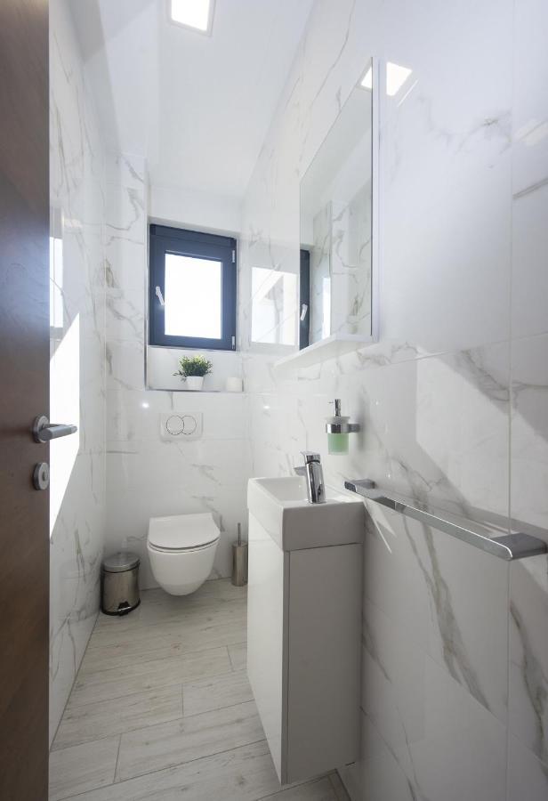 Family Friendly Apartments With A Swimming Pool Sveti Filip I Jakov, Biograd - 19325 Zewnętrze zdjęcie