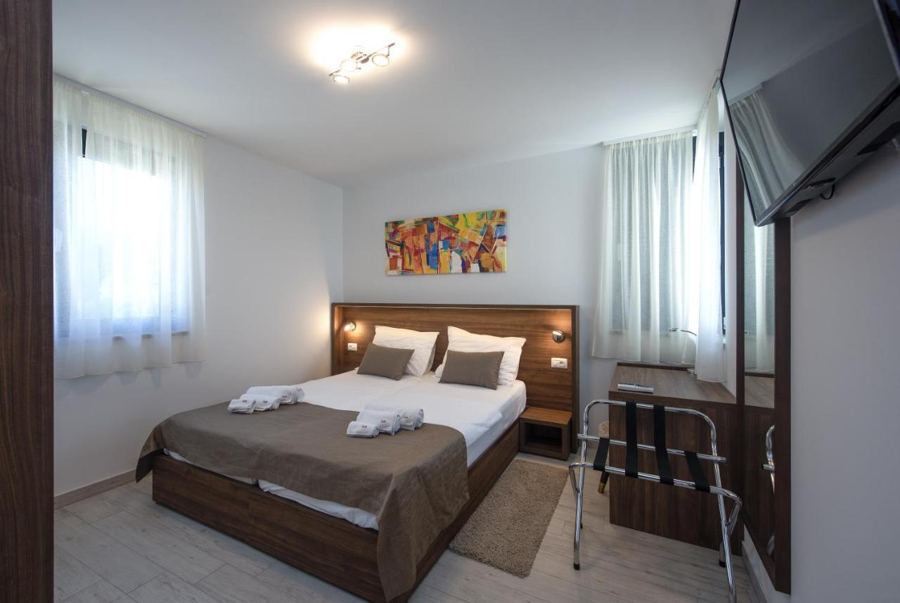 Family Friendly Apartments With A Swimming Pool Sveti Filip I Jakov, Biograd - 19325 Zewnętrze zdjęcie